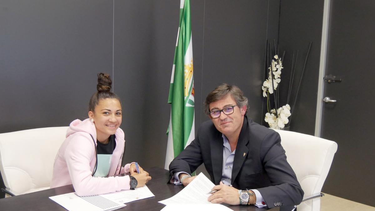 Wifi firma su primer contrato profesional con el Córdoba CF