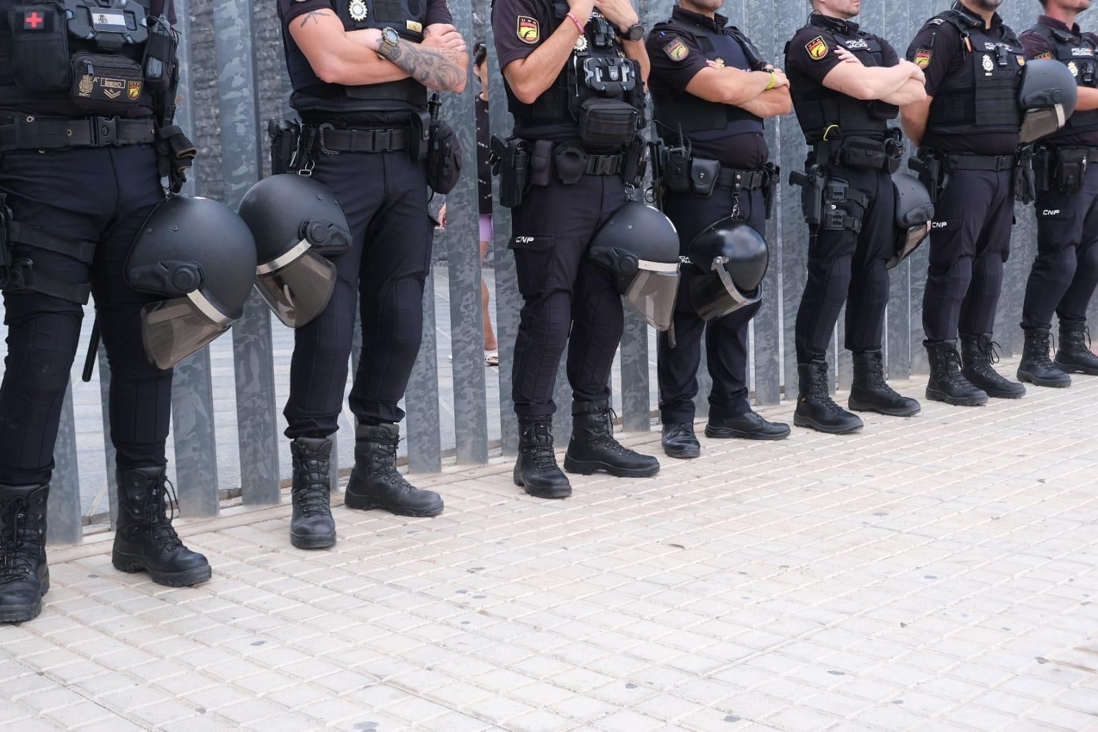 Protesta en los juzgados de Elche por la muerte de un detenido en Comisaría