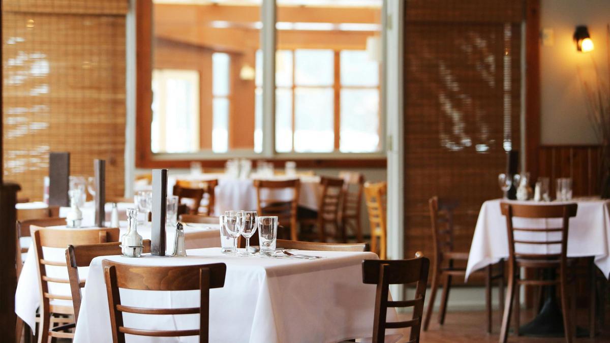 El interior de un restaurante.