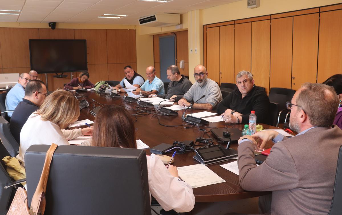 La mesa del taxi reunida este martes en Las Palmas de Gran Canaria.