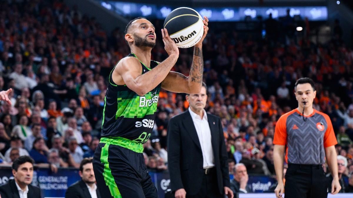 Adam Hanga, ante Valencia Basket