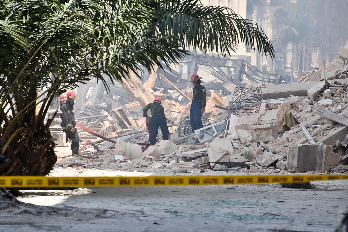 Una potente explosión destruyó el viernes parte de un hotel en reparación en el centro de La Habana