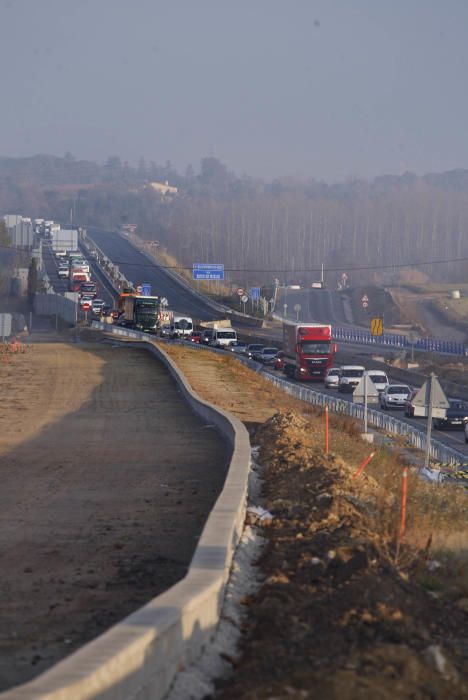 Accident de trànsit múltiple amb tres ferits a l'N-II a Sils