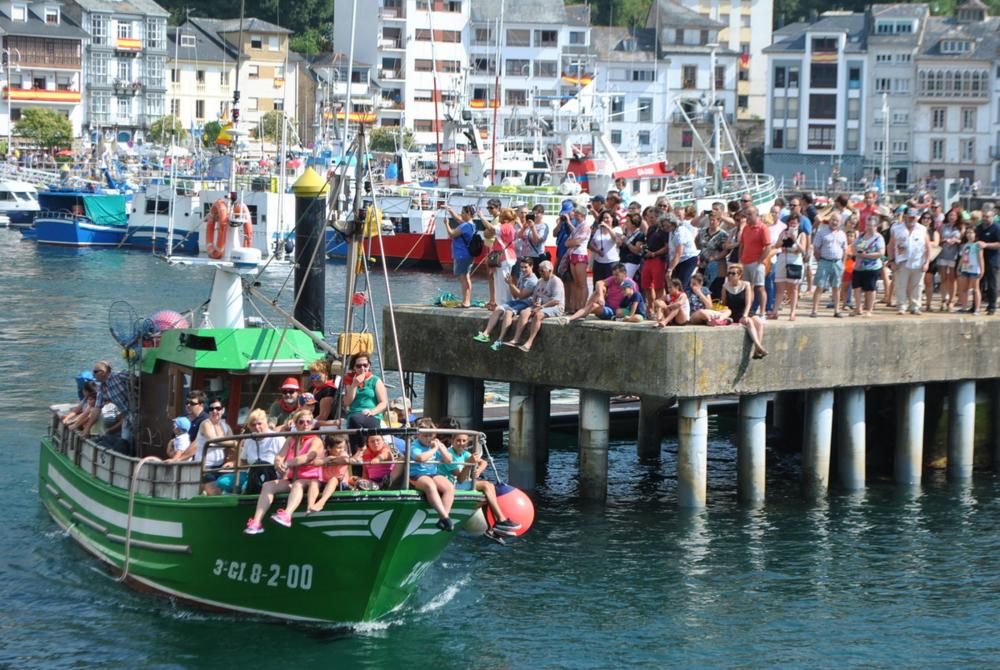 Procesión de la Virgen del Rosario en Luarca