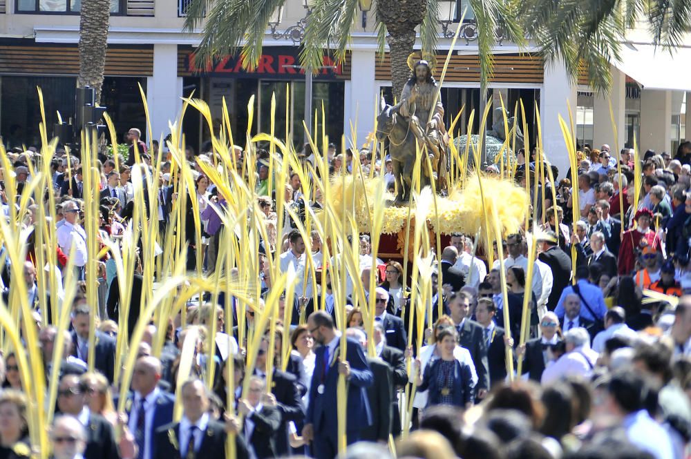 El calor es el gran protagonista en la procesión del Domingo de Ramos en Elche