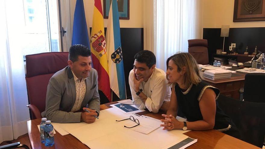 Reunión del alcalde con la empresa