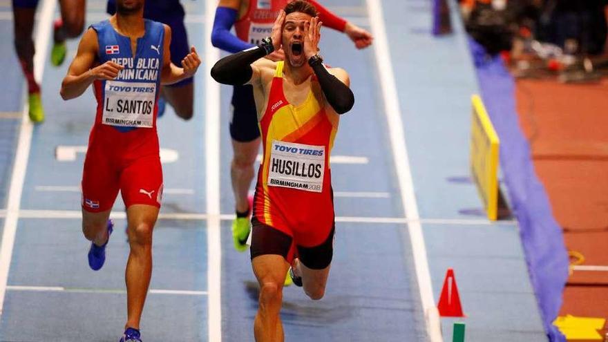 Óscar Husillos entra en meta en primera posición en la final mundialista de 400 metros
