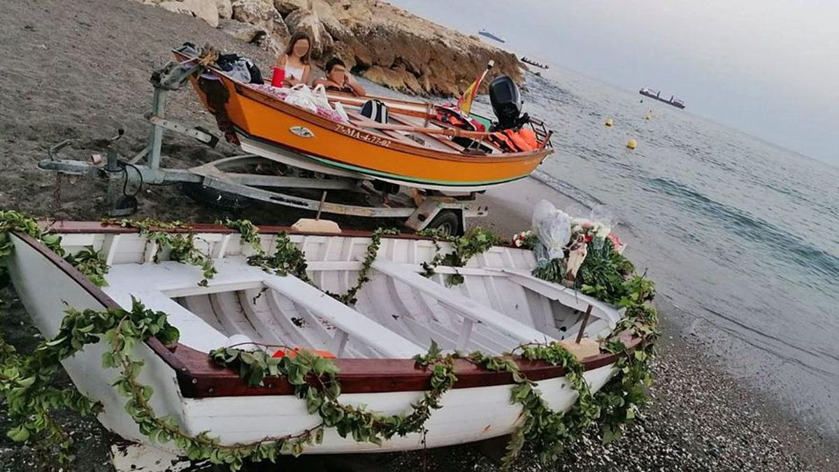 La ‘Rosario y Ana’, antes de echarse a la mar el pasado día del Carmen, con la pequeña imagen de la Virgen en la proa