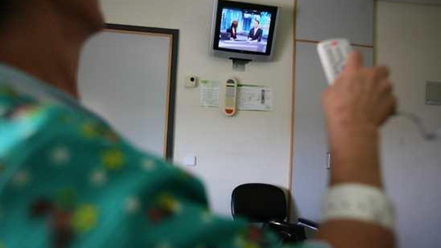 Pacientes del General denuncian problemas con el agua y la tele y falta de ropa de cama