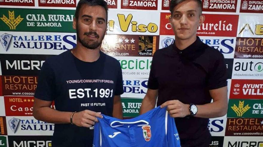 Tomás y Dani Benéitez, con la camiseta del CD Villaralbo.