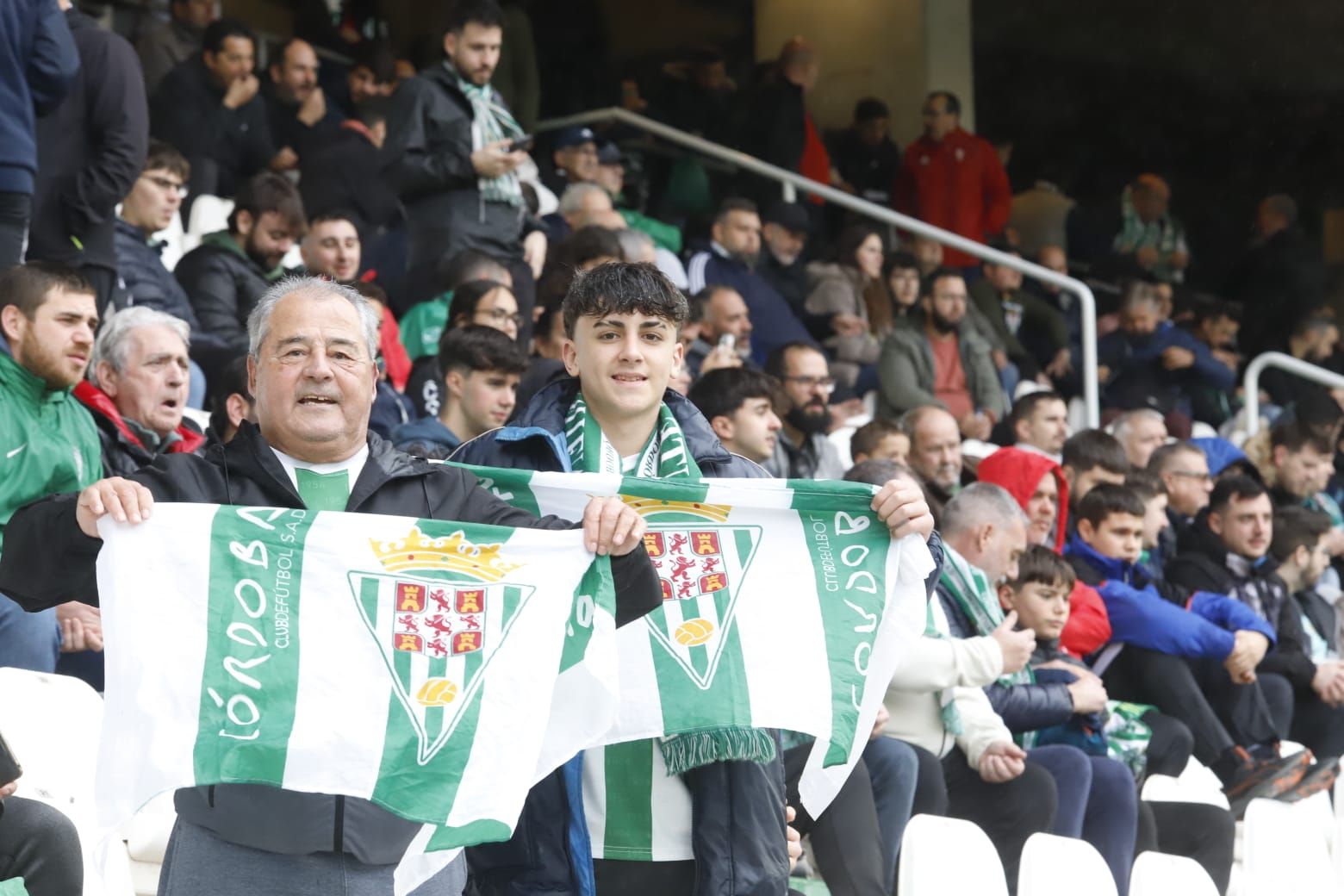 Córdoba CF-Racing de Santander | Las imágenes de la afición blanquiverde en El Arcángel