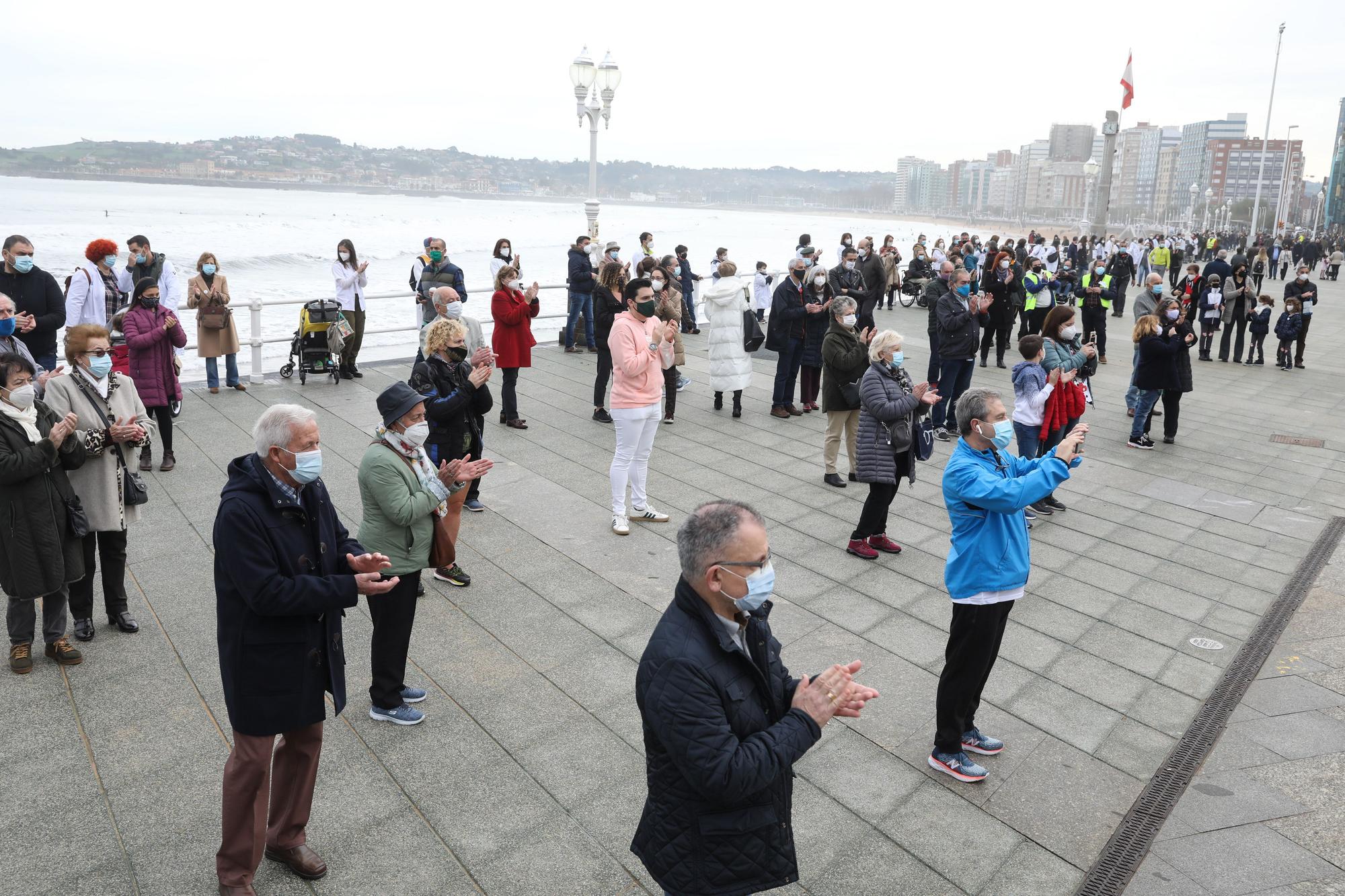 Cadena humana en Gijón por la sanidad pública