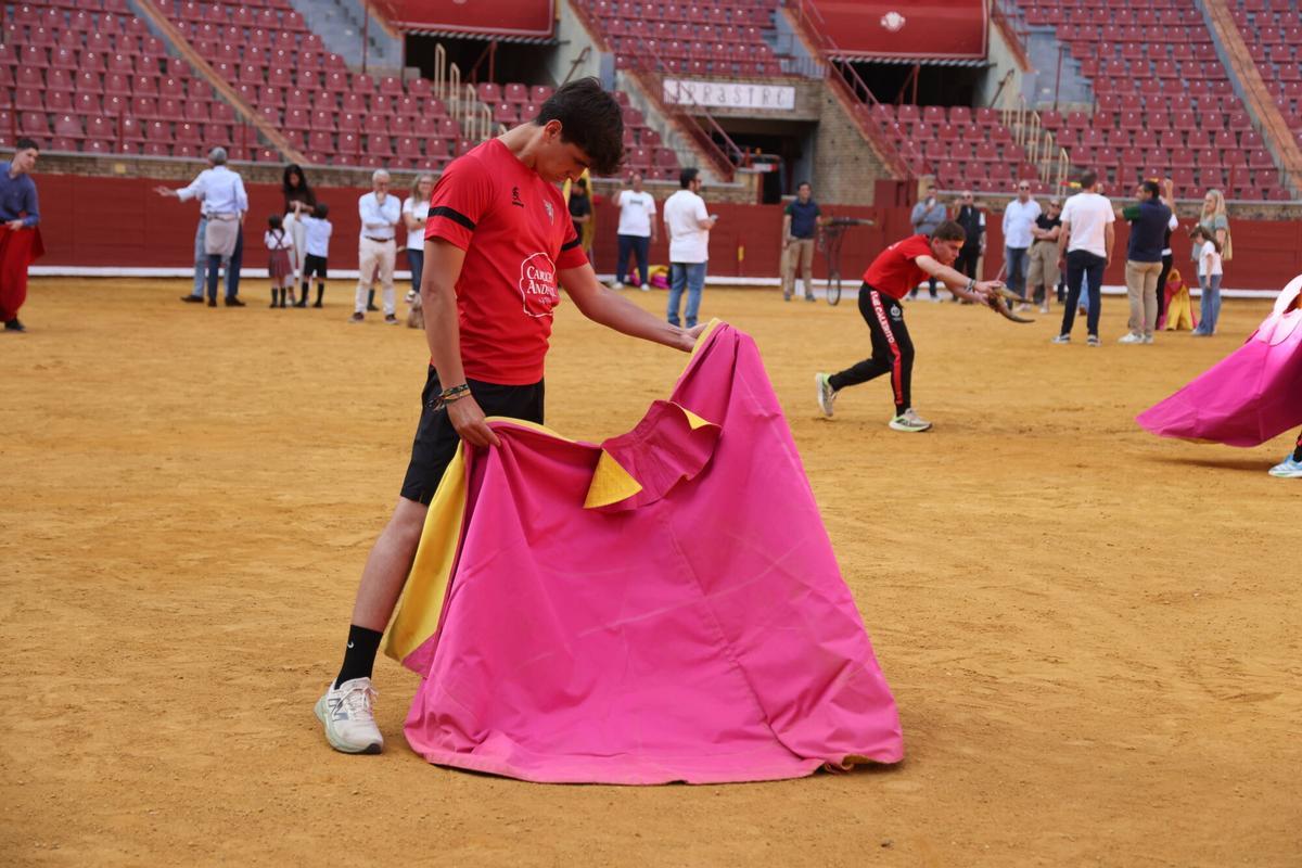 La plaza de los Califas en Córdoba abre el ruedo a la afición para vivir el toreo desde dentro La plaza de los Califas en Córdoba abre el ruedo a la afición para vivir el toreo desde dentro