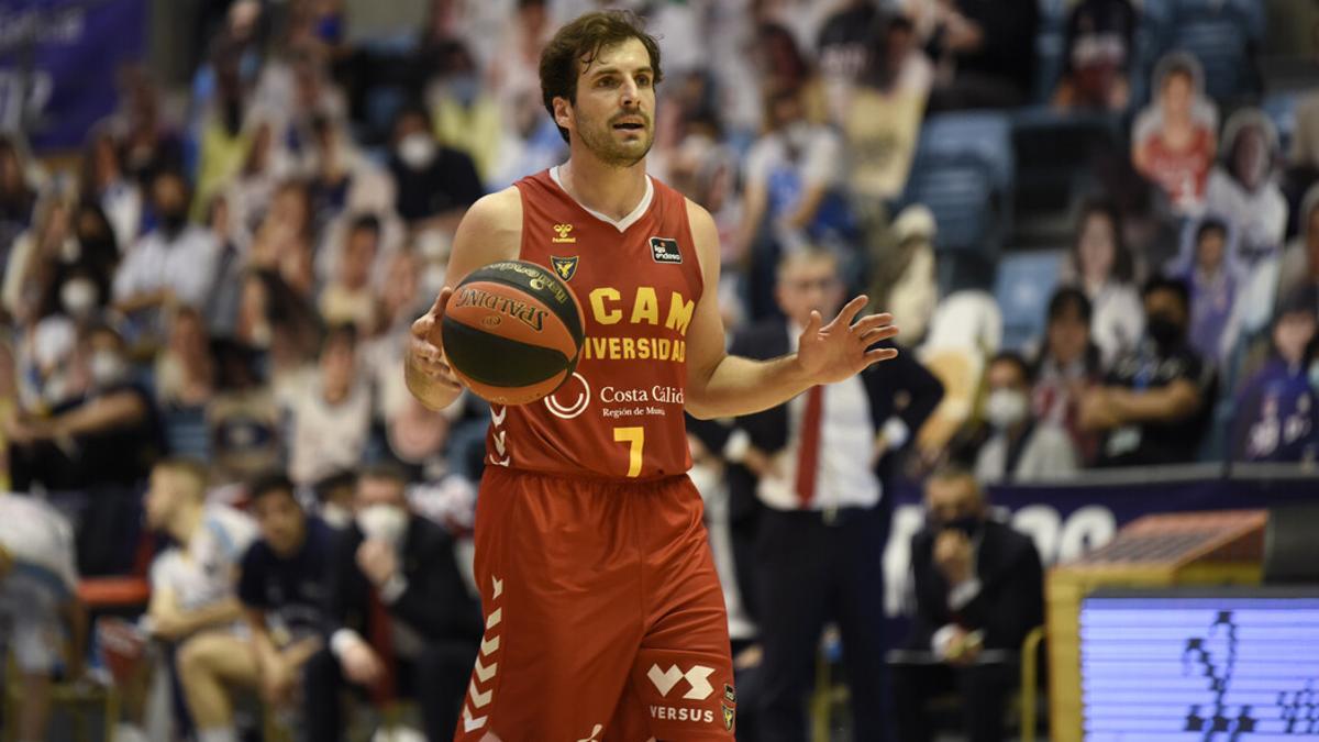 Tomás Bellas, del UCAM Murcia CB, durante el partido disputado en Santiago.