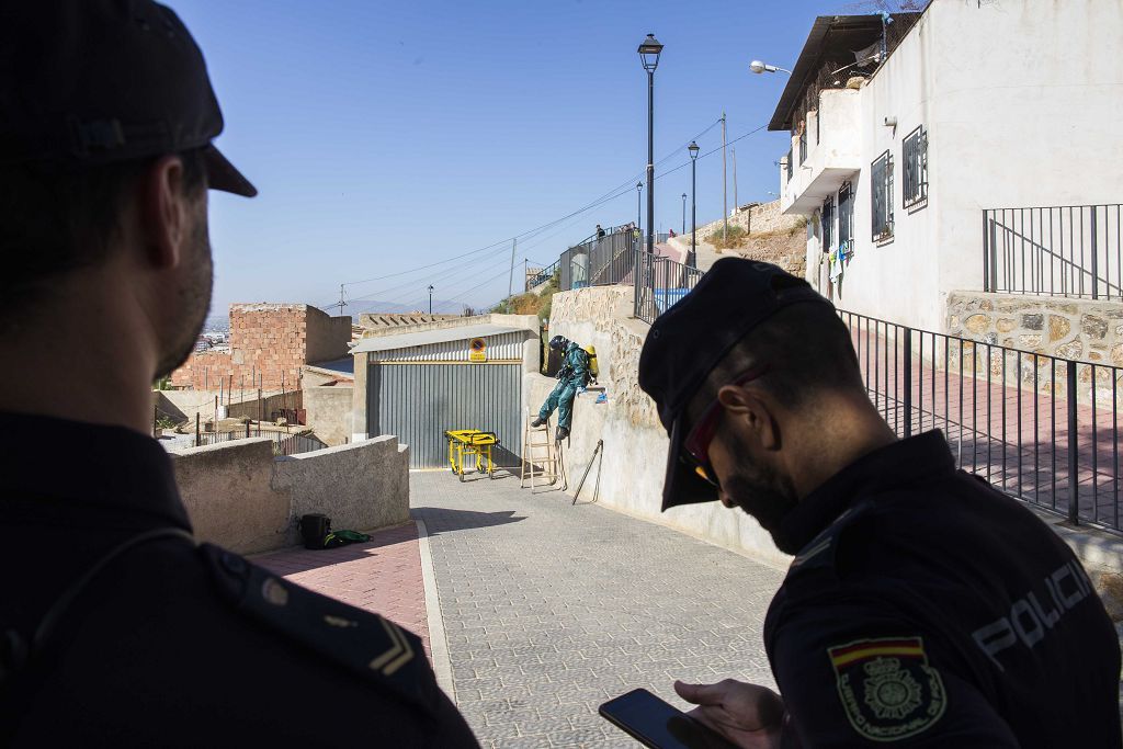 Encuentran muerto a un vecino de Lorca desaparecido encajado en el hueco entre dos casas