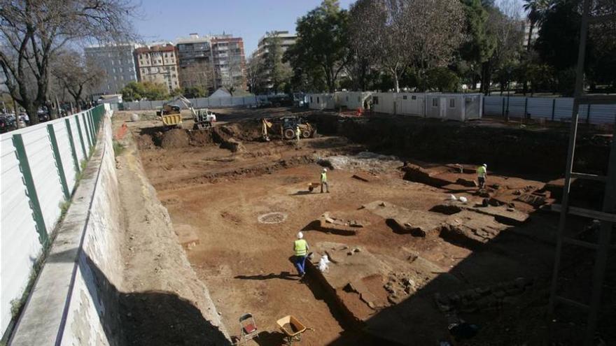 Descubren unas 20 tumbas de los siglos I y II y restos árabes en las obras de la Biblioteca del Estado