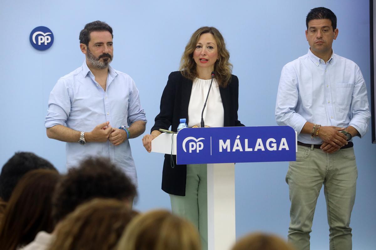 La presidenta del PP de Málaga, Patricia Navarro, y el coordinador general de campaña, José Ramón Carmona, presiden el Comité de Campaña e informan de asuntos de actualidad.-ÁEX ZEA.