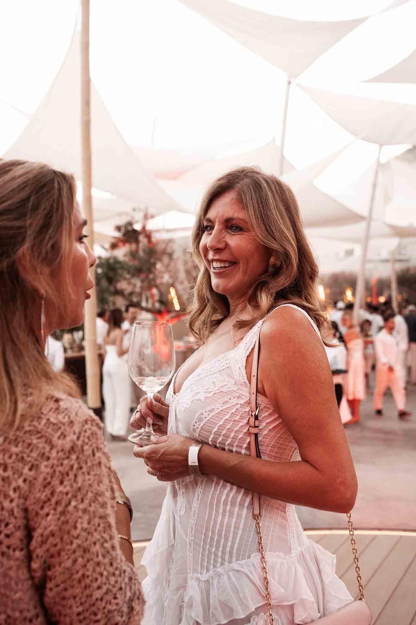 Puntapiedra reabre sus puertas con la fiesta que marca el inicio del verano 2025 en Alicante