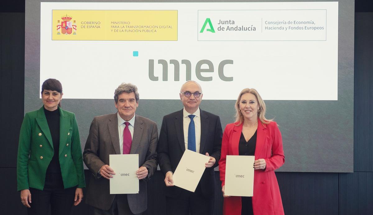 El ministro José Luis Escrivá y la consejera Carolina España, con el presidente y director ejecutivo del IMEC,  Luc Van den hove.