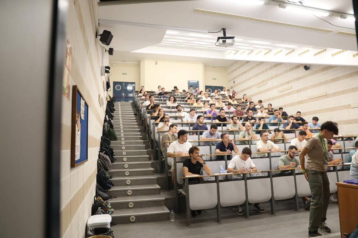Más de 2.400 aspirantes a maestro se examinan en Córdoba