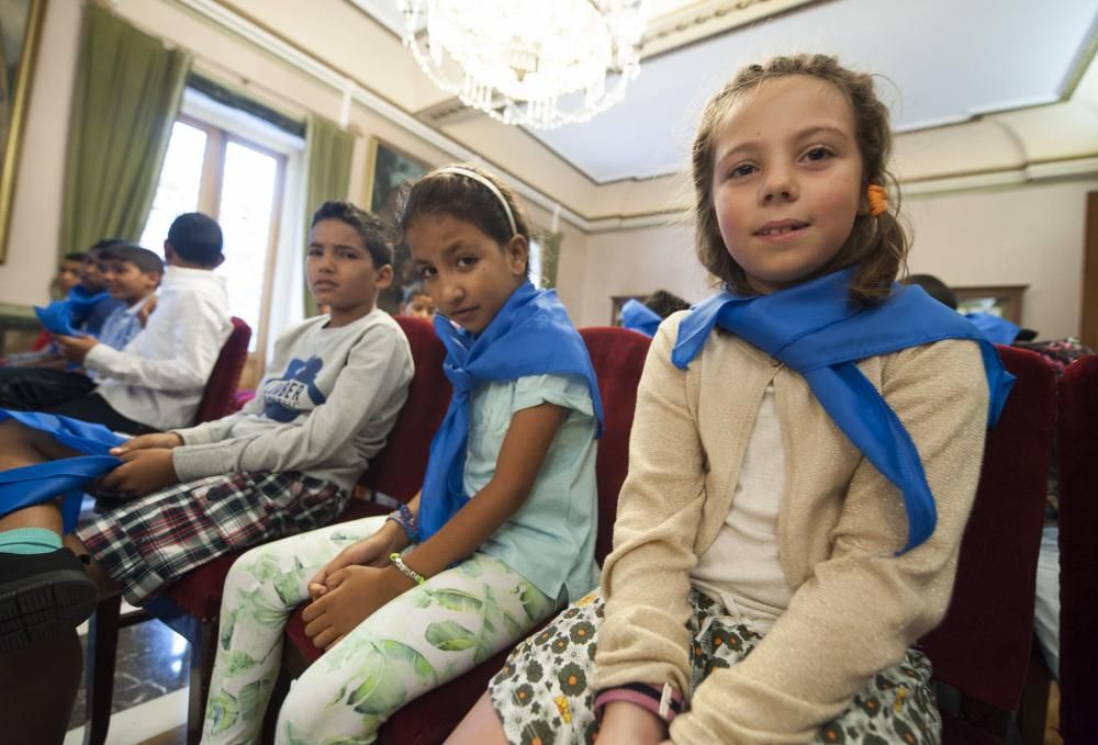 Recepción a niños saharauis en el Ayuntamiento de Oviedo