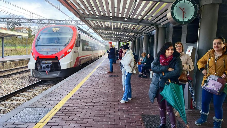 El &quot;metro&quot; de Lugones: el tren que sí &quot;es fiable&quot; en las conexiones con Oviedo y Gijón