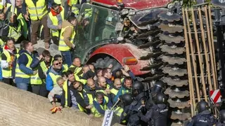 Muere el agricultor David Lafoz, uno de los primeros voluntarios que retiraron barro con su tractor tras la dana