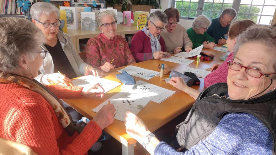 Memoria con poesía: la actividad con la que Coaña ayuda a los mayores del concejo a estar activos