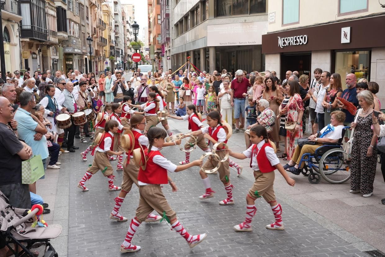 Castelló recibe con honores al Santísimo en la procesión del Corpus Christi