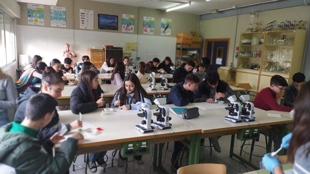 La UCO acerca la ciencia a 5.712 estudiantes.