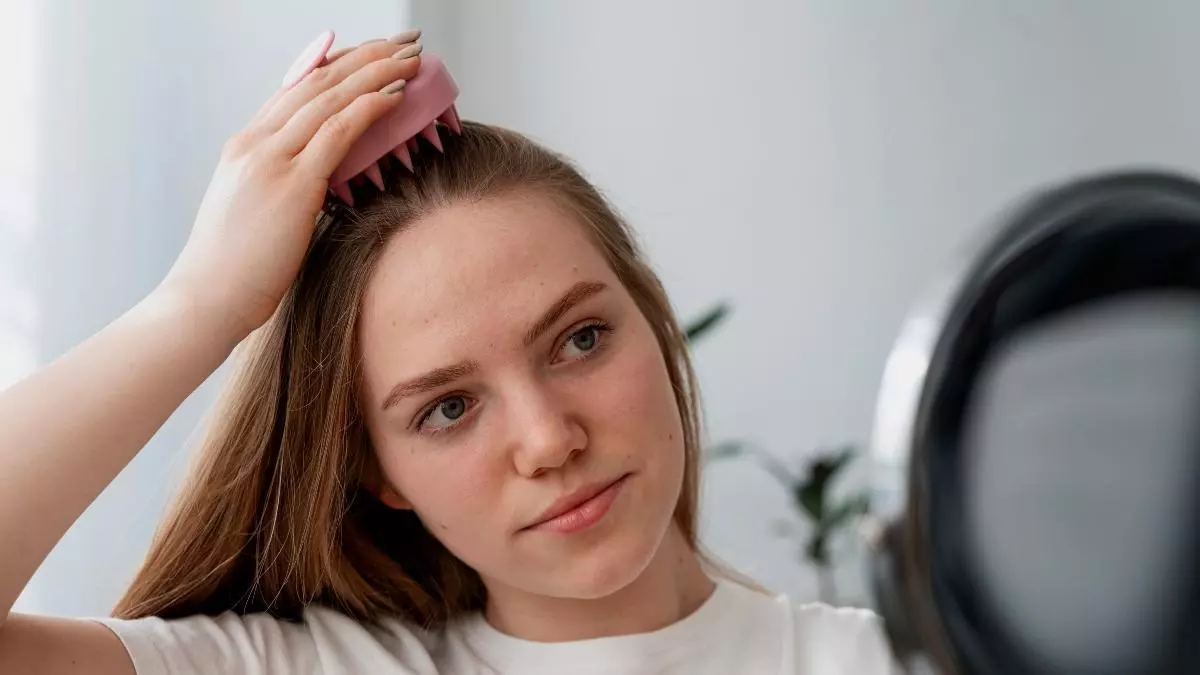 ¿Notas que se te cae demasiado el pelo en otoño? Esta es la razón y cuando deberías realmente preocuparte