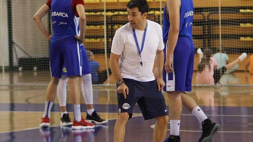 Gonzalo García de Vitoria, entrenador del COB. //Iñaki Osorio