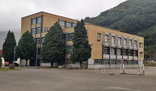 El cierre del colegio de La Salle en Ujo deja a una veintena de profesores en paro