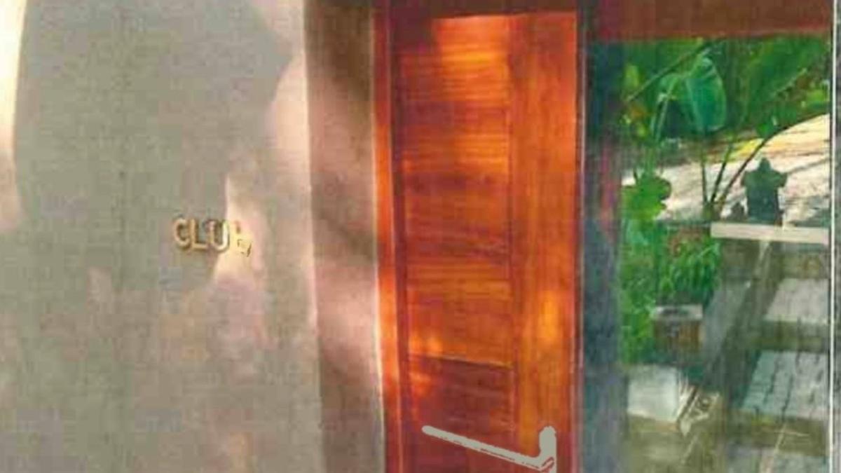 Puerta del club de Ibiza donde se celebró la fiesta ilegal.