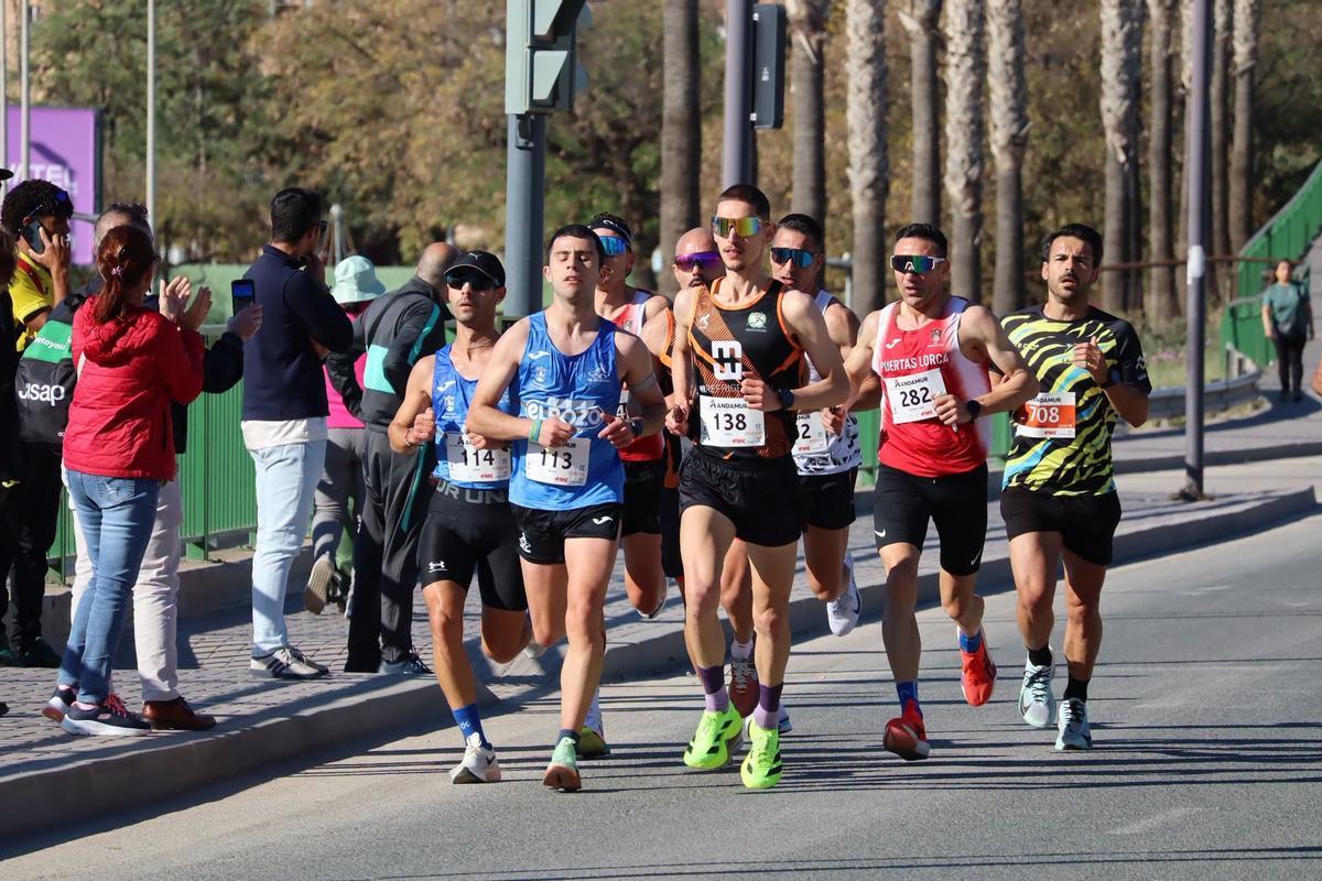 Un grupo de corredores en la Media Maratón de Lorca 2026