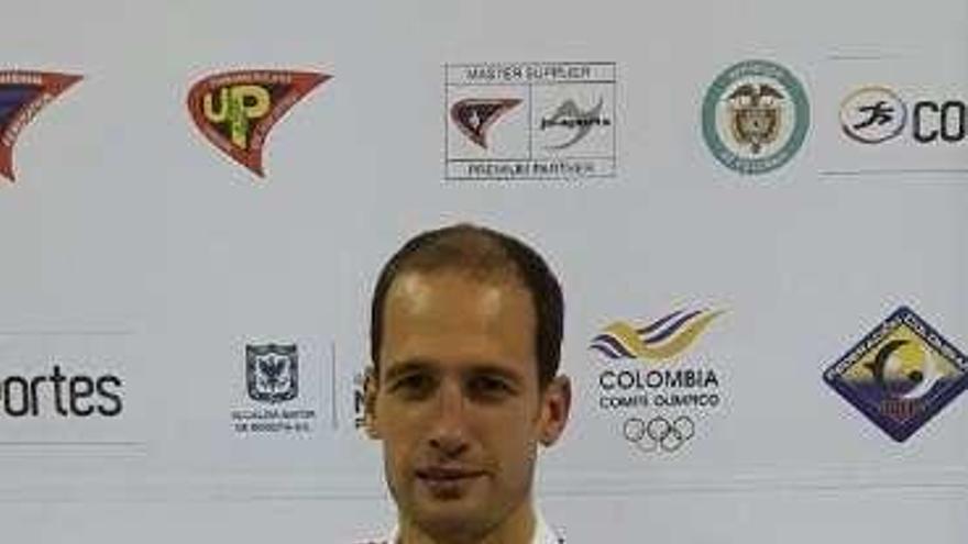 Felipe Iglesias, con la medalla.