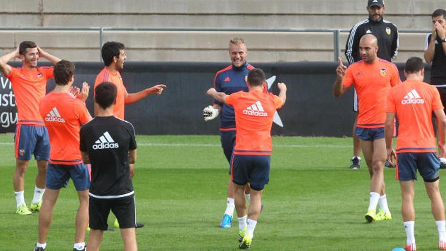 Buen ambiente en la vuelta al trabajo del Valencia CF.