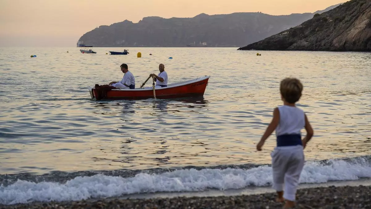 Un arte ancestral de pesca prohibido revive una vez al año en El Portús