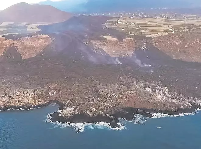 Afectados de Puerto Naos y La Bombilla pedirán medidas cautelares al TSJC para volver a sus casas