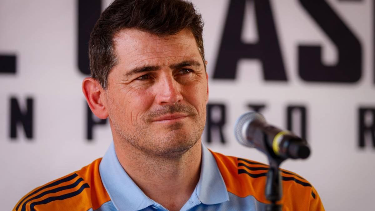 Iker Casillas durante una presentación en marzo 2025