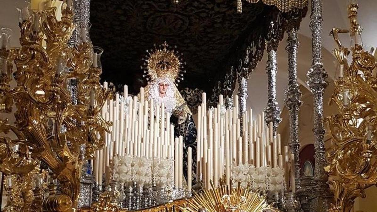 La Virgen de la Paloma ya está entronizada en su casa hermandad.