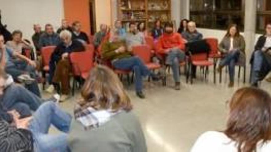 Una de les reunions de veïns a Palau de Santa Eulàlia