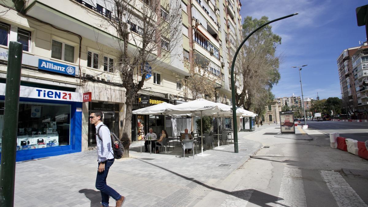 Las nuevas aceras del plan de movilidad de la avenida Primo de Rivera de Murcia ya están abiertas a los peatones.