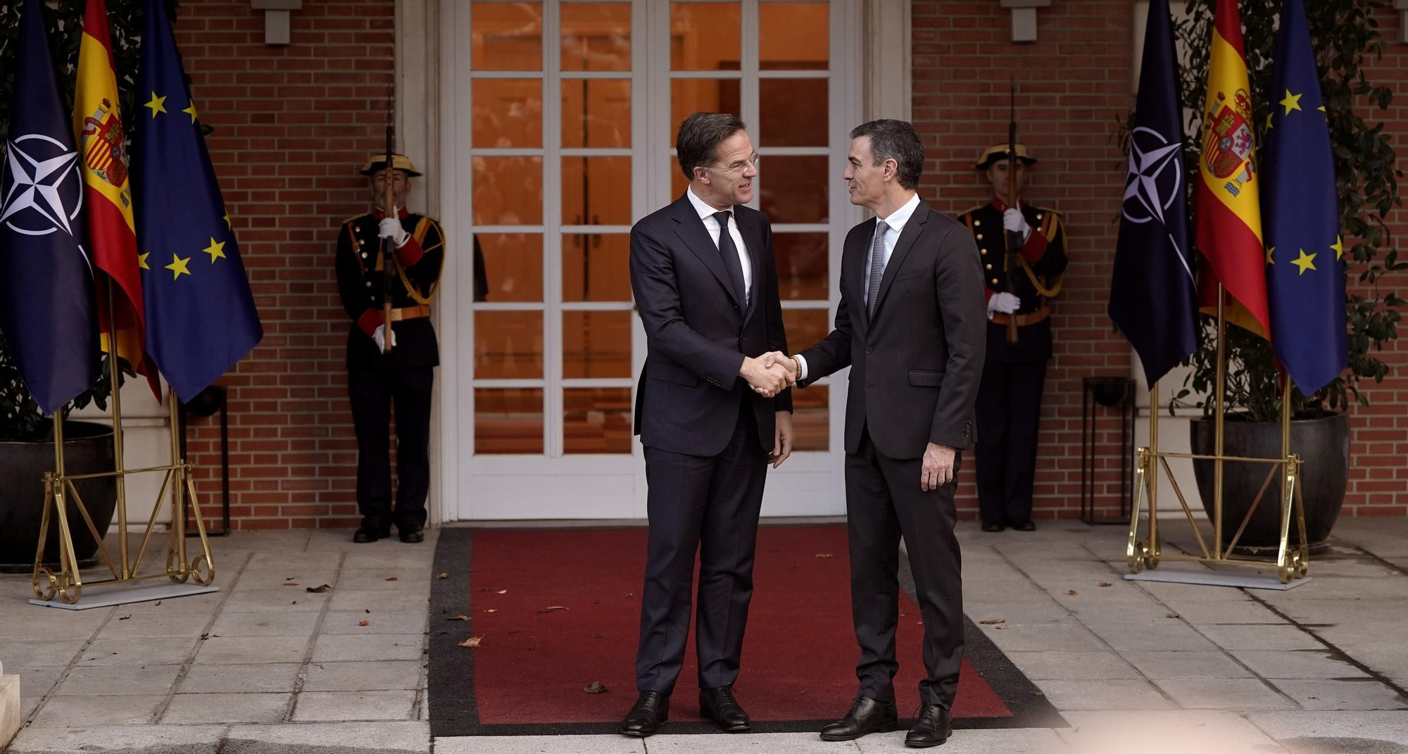 Pedro Sánchez, presidente del Gobierno, recibe al Secretario General de la OTAN, Mark Rutte, en el Palacio de la Moncloa.