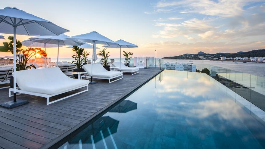 Disfruta de los atardeceres más increíbles de Ibiza en el Rooftop Nine de INNSIDE by Meliá