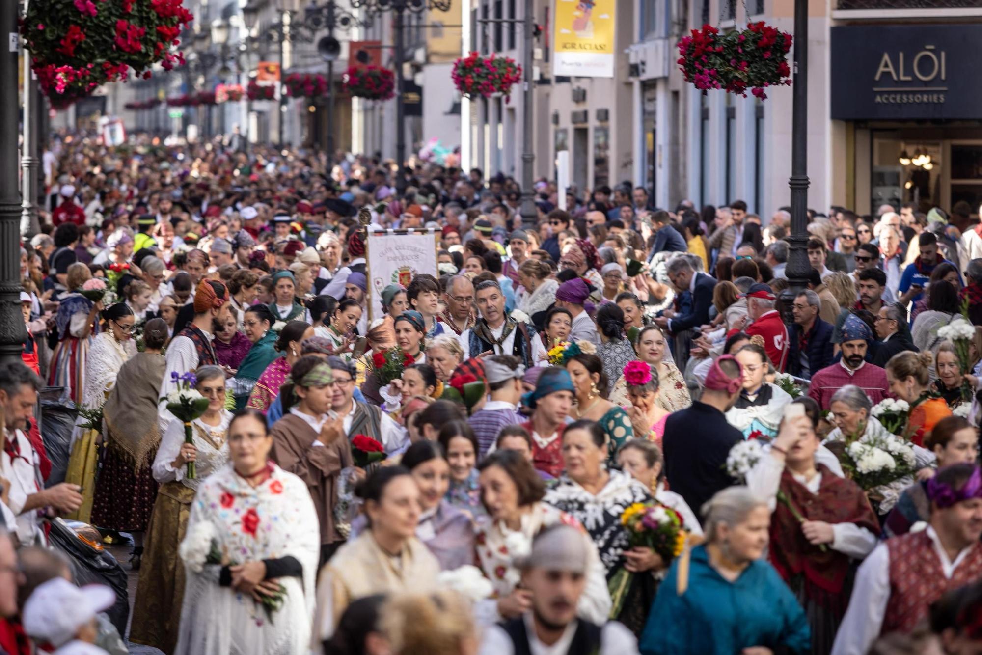 En imágenes | Zaragoza vive su día grande con la Ofrenda de Flores a la Virgen del Pilar