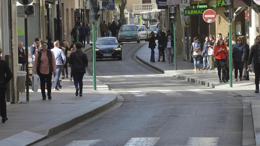 Los comercios podrán sacar a la calle sus productos más días al año en Elche y gratis