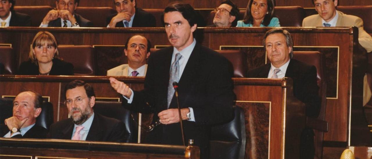 El expresidente del Gobierno, José María Aznar, durante el debate sobre el Estado de la Nación en 2002