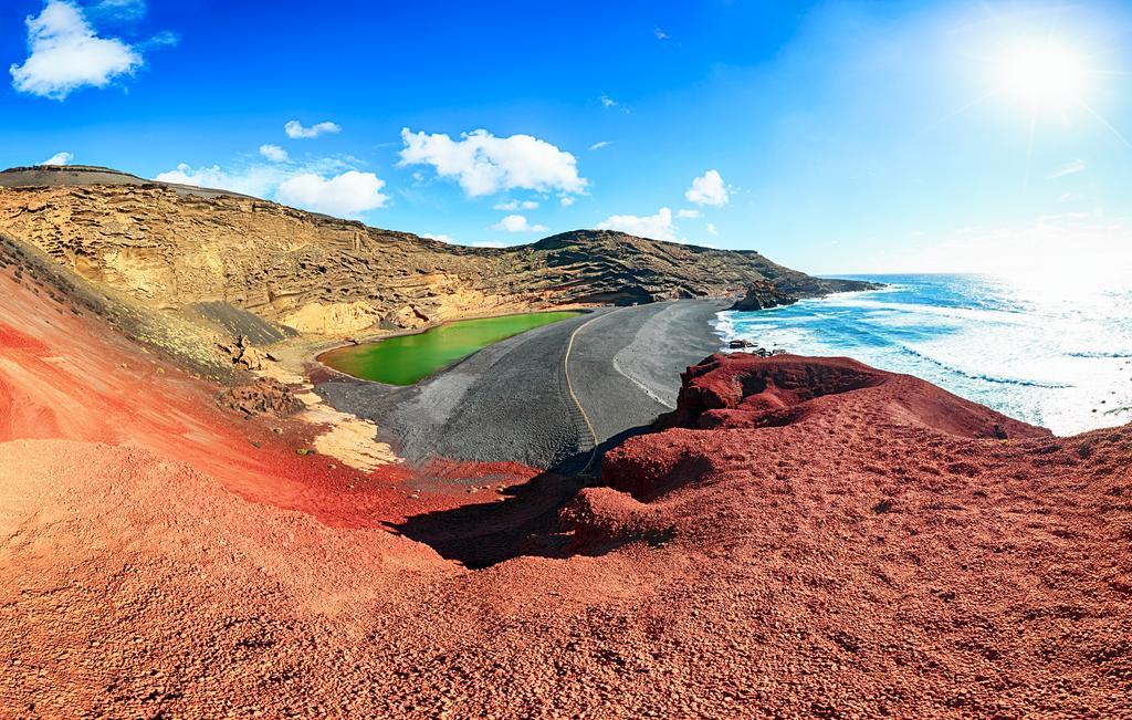 El Charco de los Ciclos es uno de los lugares más curiosos y bellos de Lanzarote