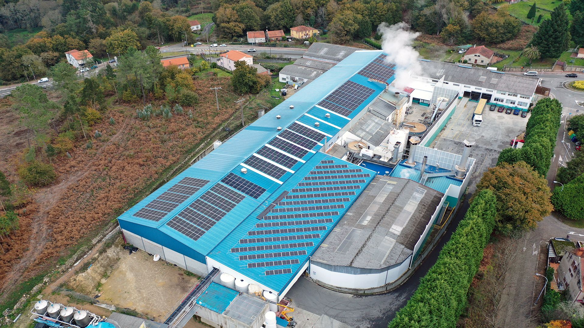 Instalación para autoconsumo de EiDF Solar para papelería Brandia en Galicia.